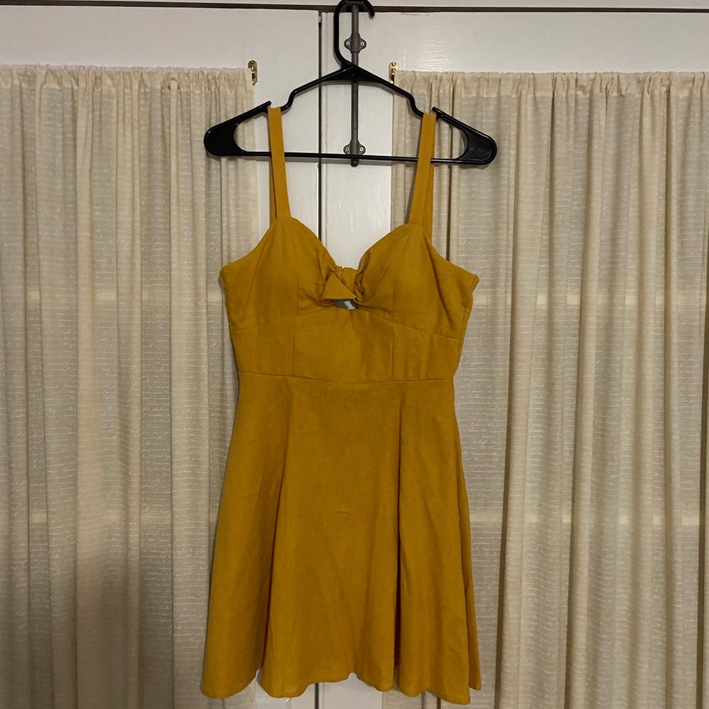 sleeveless yellow mini dress xs